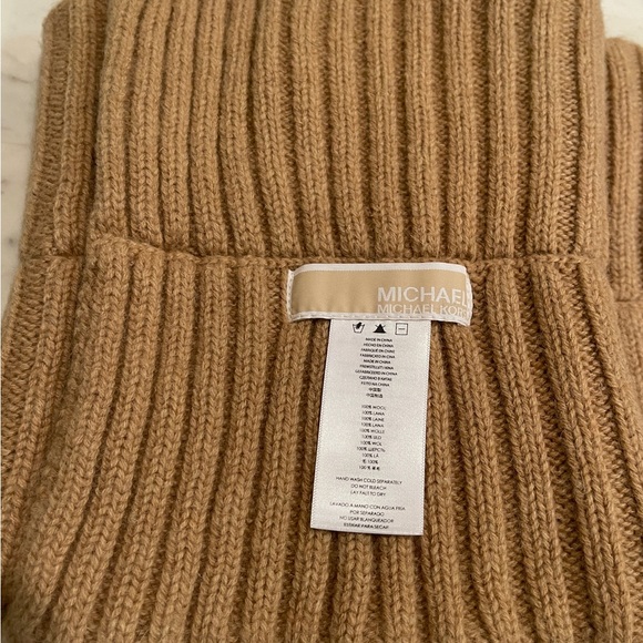 Michael Kors  Button Adjustable Wool Scarf - Picture 4 of 7